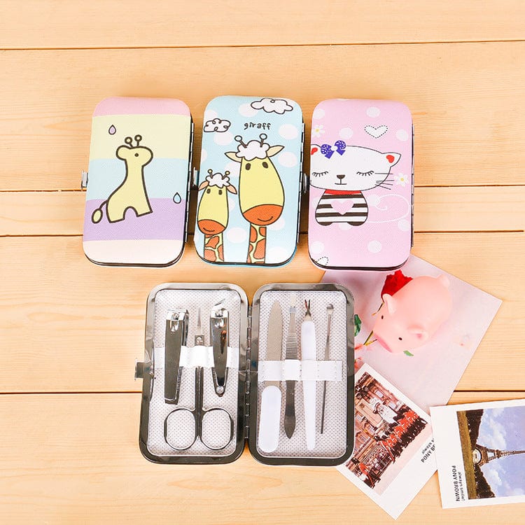 Creative cute cartoon nail shelter 7 pieces of nail knife student home portable beauty set full set