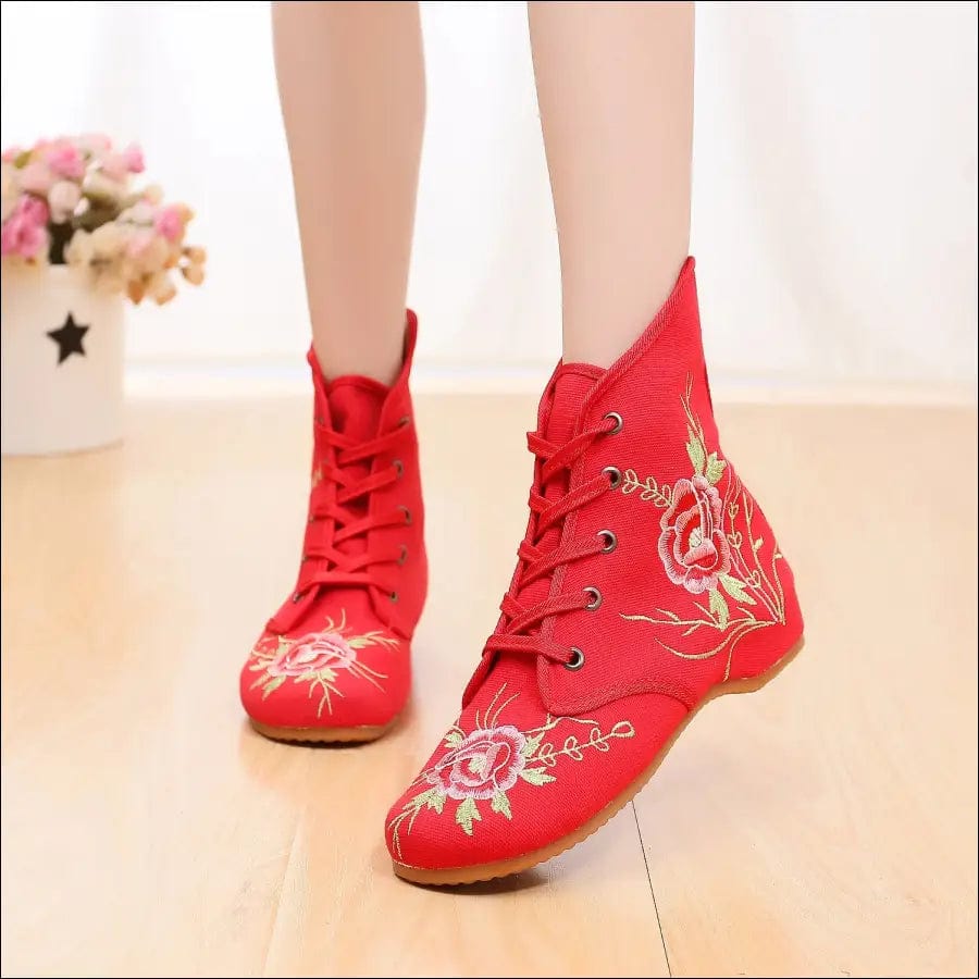18 autumn and winter new embroidered cloth shoes national