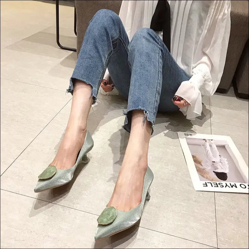 2020 small wind high heels female texture insoluble in