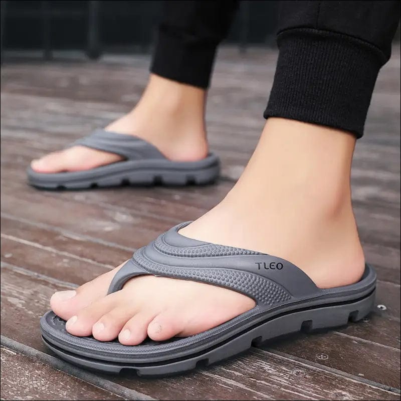 2020 summer new human flip men’s casual lightweight sandals