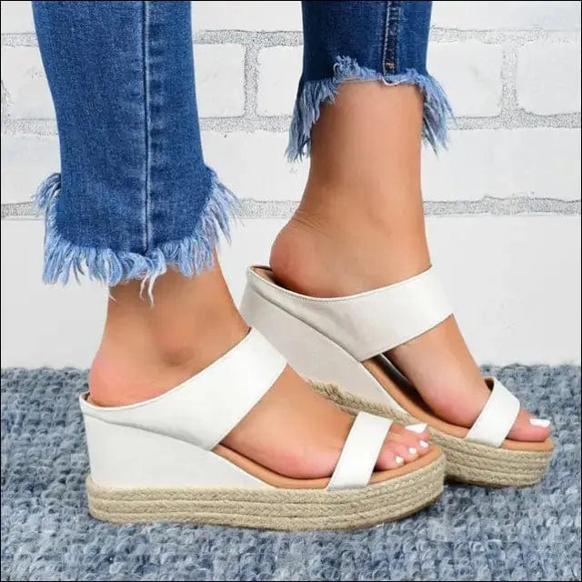 Fashionable Artificial PU Wedge Heel Women Sandals - White /