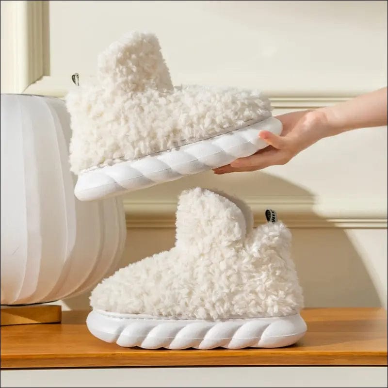 Fuzzy Fleece Winter Booties - White / 5-6 -