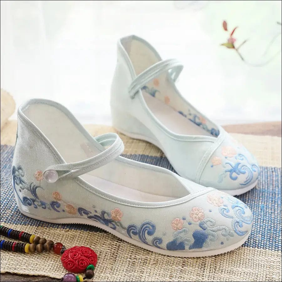 Hai Ling old Beijing cloth shoes embroidered beef tendon