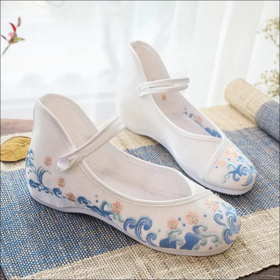 Hai Ling old Beijing cloth shoes embroidered beef tendon