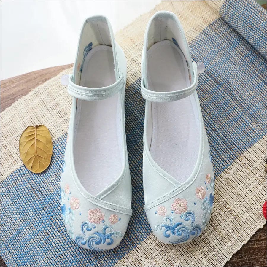 Hai Ling old Beijing cloth shoes embroidered beef tendon