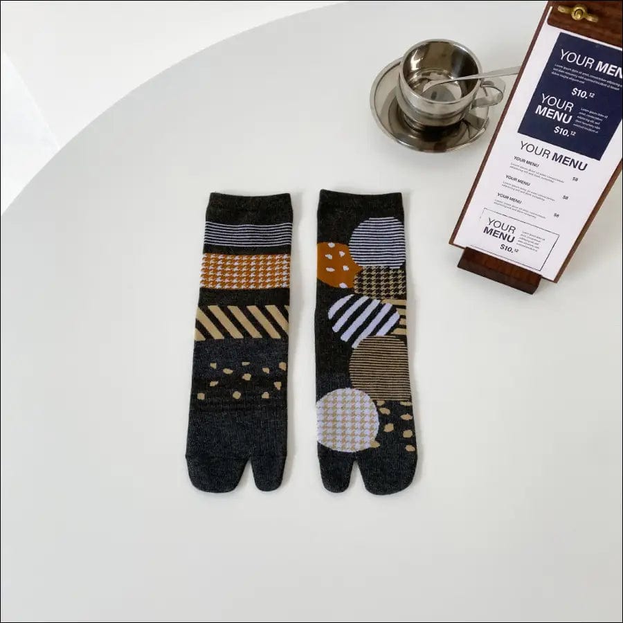 Japanese creative jacquard AB is asymmetrical toe socks two