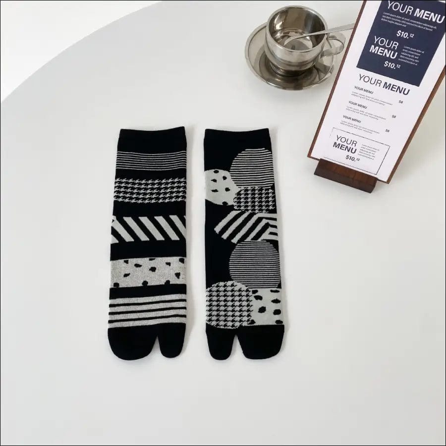 Japanese creative jacquard AB is asymmetrical toe socks two