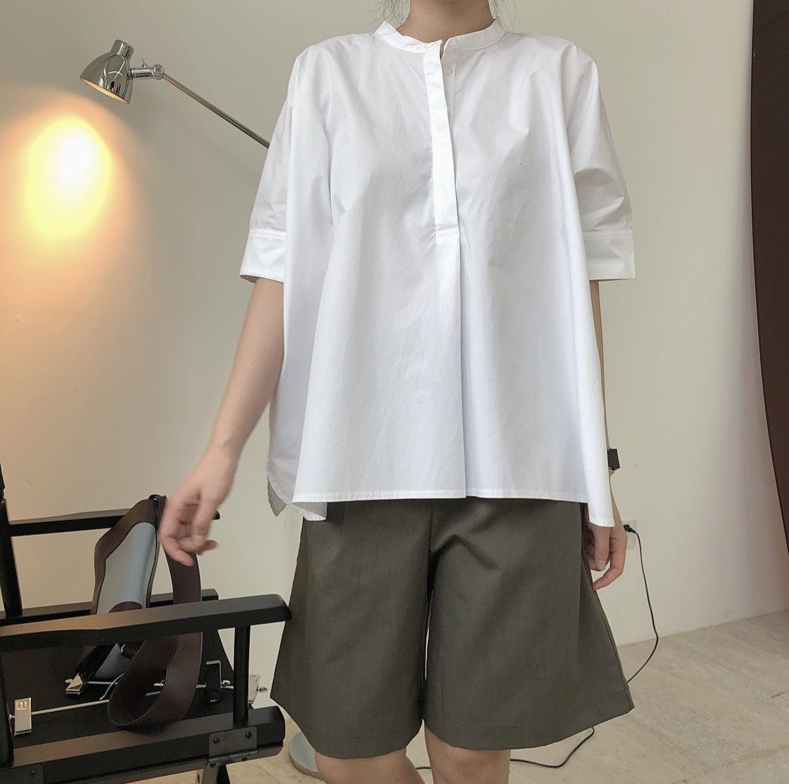 Novedad de verano, camisa de pie minimalista INS de calidad, camisa de suelo holgada, fina, elegante y cómoda para mujer