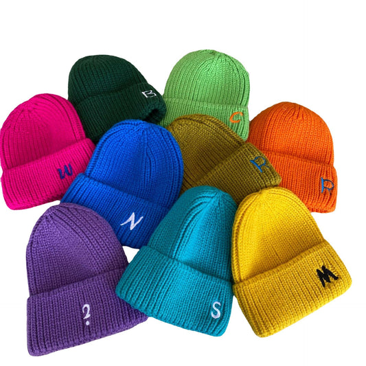 Versión coreana de los sombreros de otoño e invierno, hombres y mujeres, tarjeta de marea, sombrero frío INS, letras de bordado retro, sombrero de punto de hip hop warner