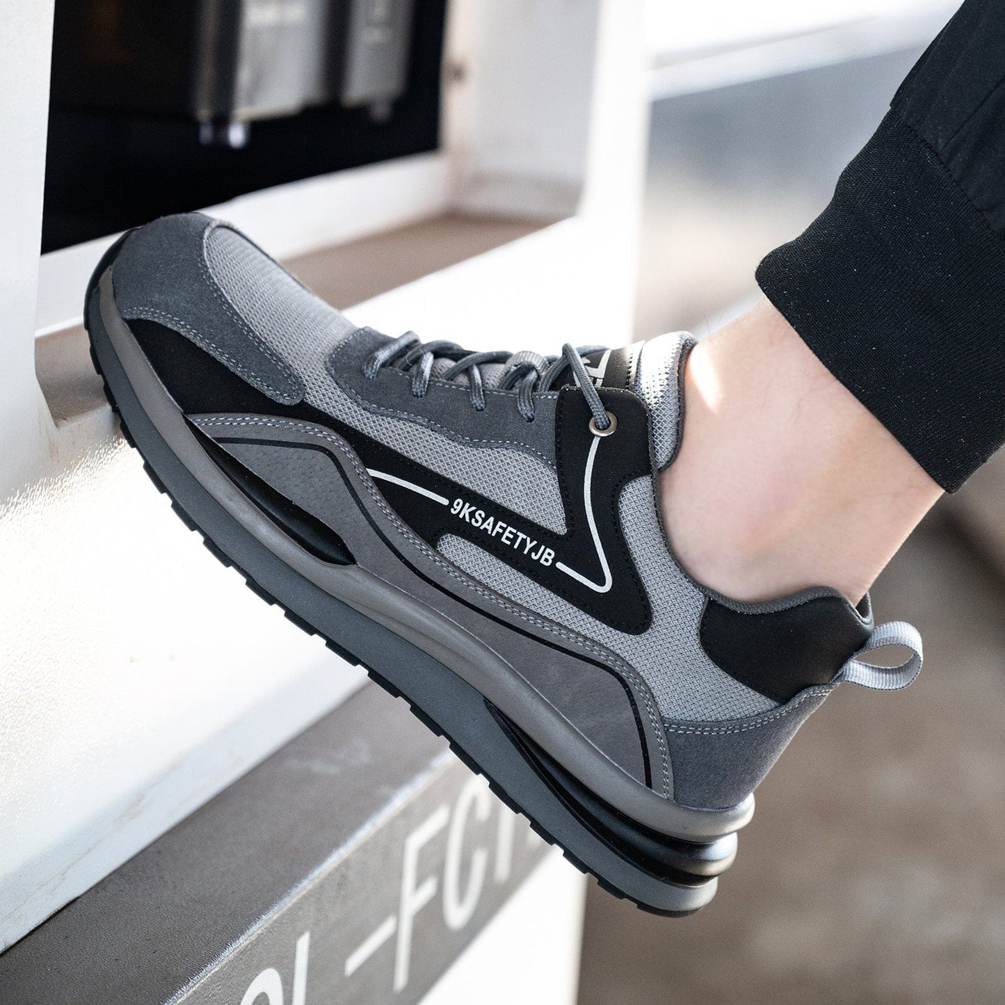 Men's Steel Toe Anti-skid Safety Work Sneaker, Grey